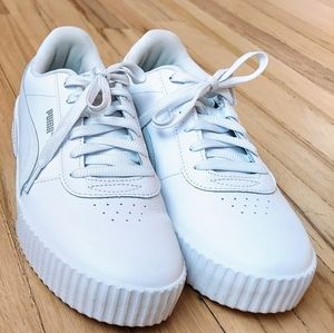 PUMA Women's white Carina Sneaker size 11